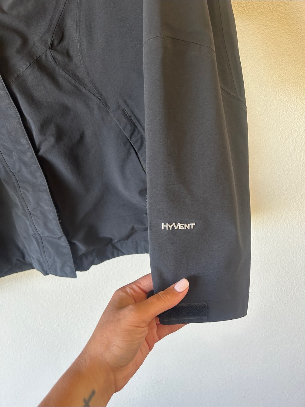 The North Face Black Women’s Waterproof Hooded Shell Jacket - Picture 3 of 9